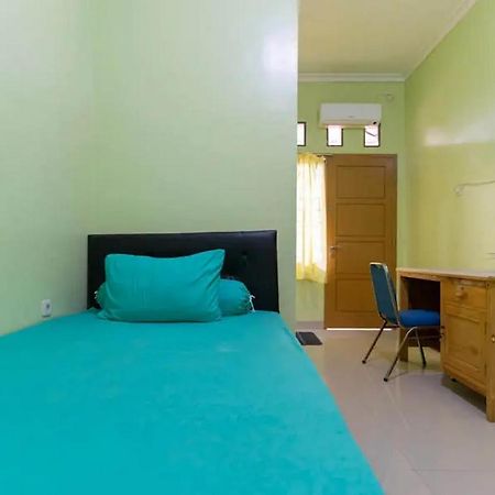 Готель Kostawira Syariah Bintaro Mitra Reddoorz Mencil Екстер'єр фото