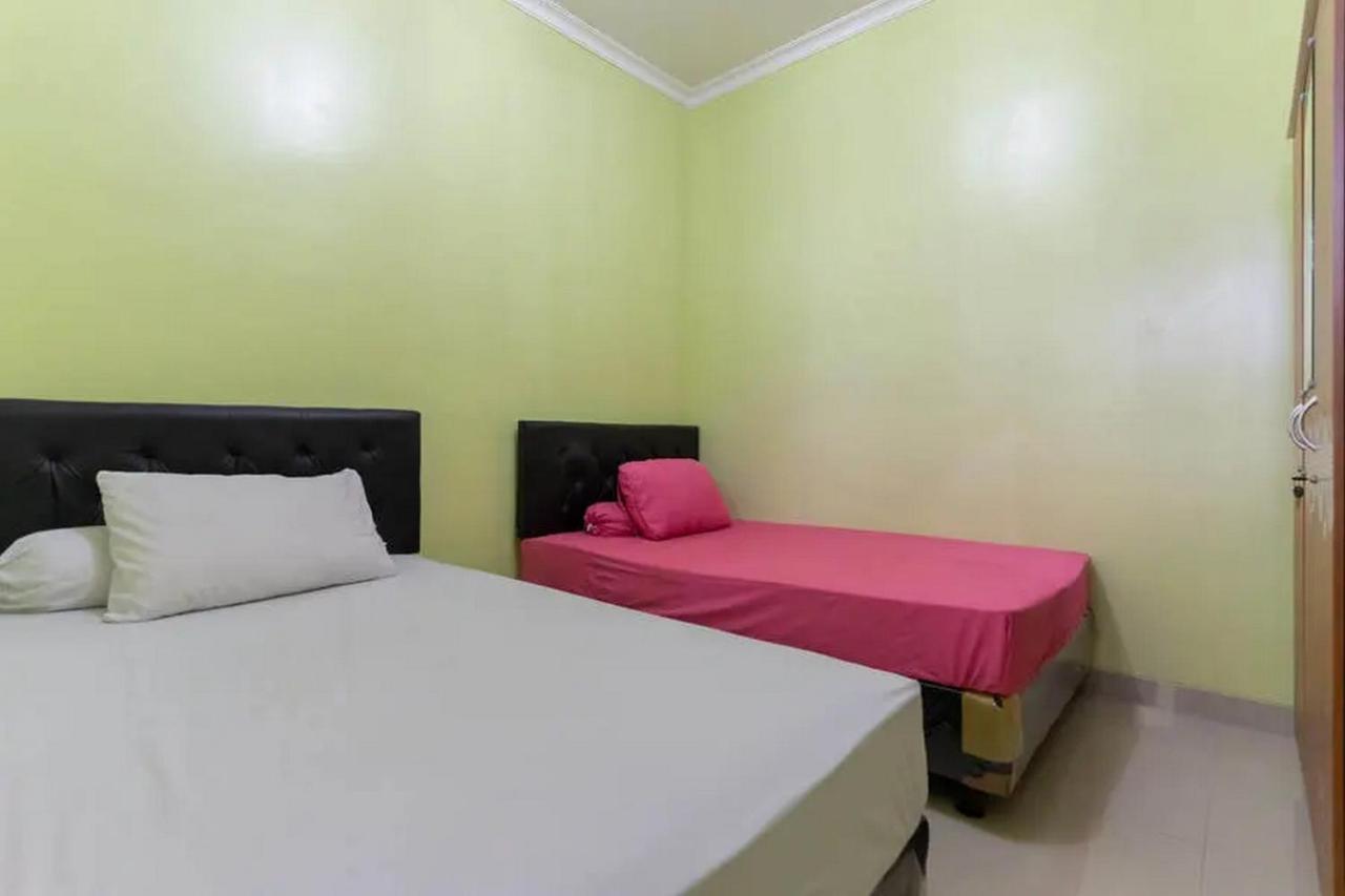 Готель Kostawira Syariah Bintaro Mitra Reddoorz Mencil Екстер'єр фото