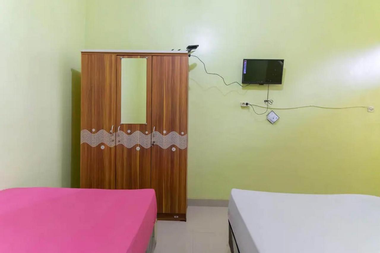 Готель Kostawira Syariah Bintaro Mitra Reddoorz Mencil Екстер'єр фото