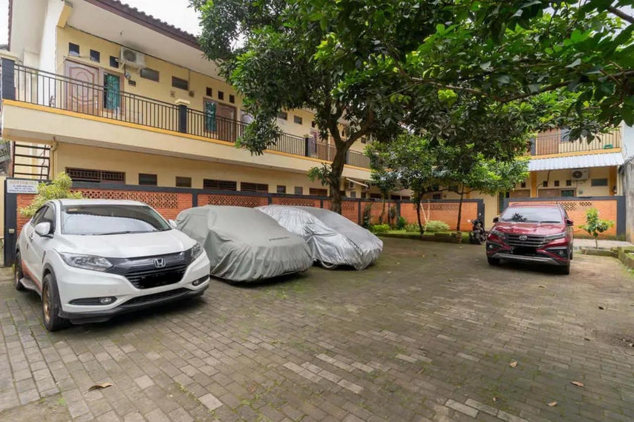 Готель Kostawira Syariah Bintaro Mitra Reddoorz Mencil Екстер'єр фото