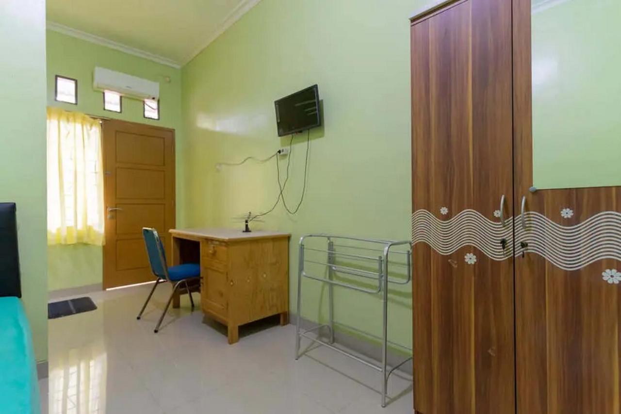 Готель Kostawira Syariah Bintaro Mitra Reddoorz Mencil Екстер'єр фото