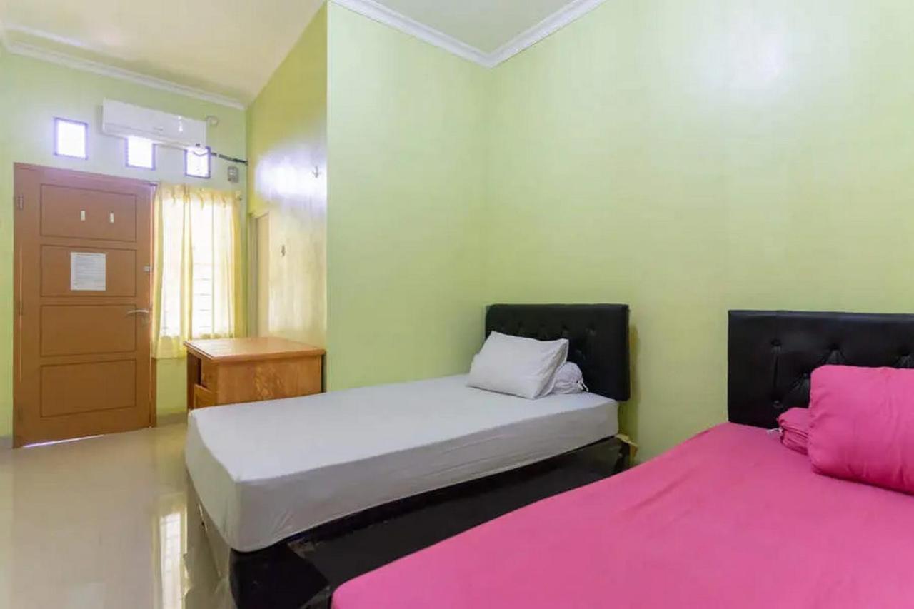 Готель Kostawira Syariah Bintaro Mitra Reddoorz Mencil Екстер'єр фото
